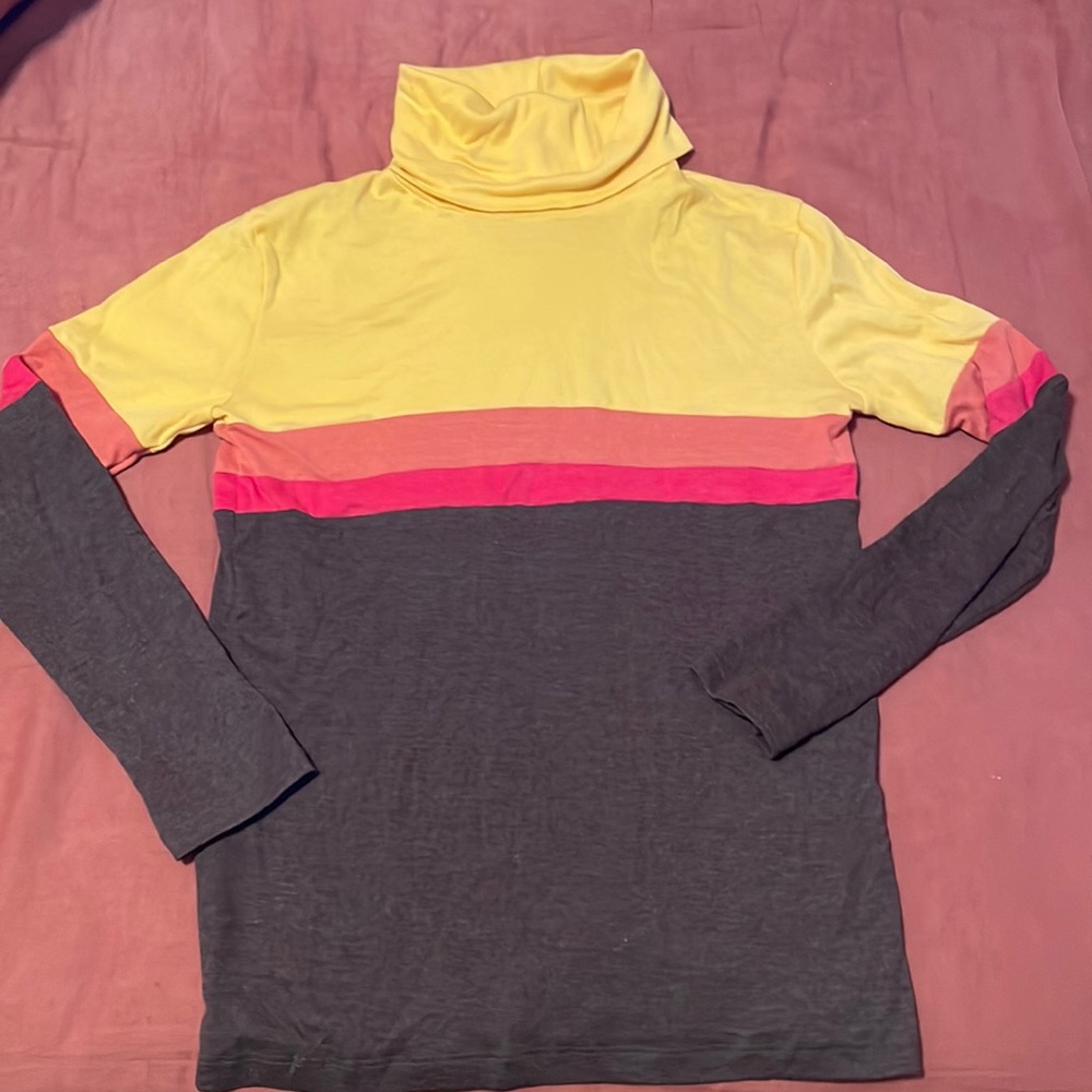 Camp Collection turtleneck - Picture 2 of 4